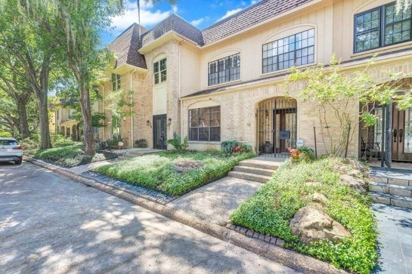 Townhouse in Quiet Gated Community