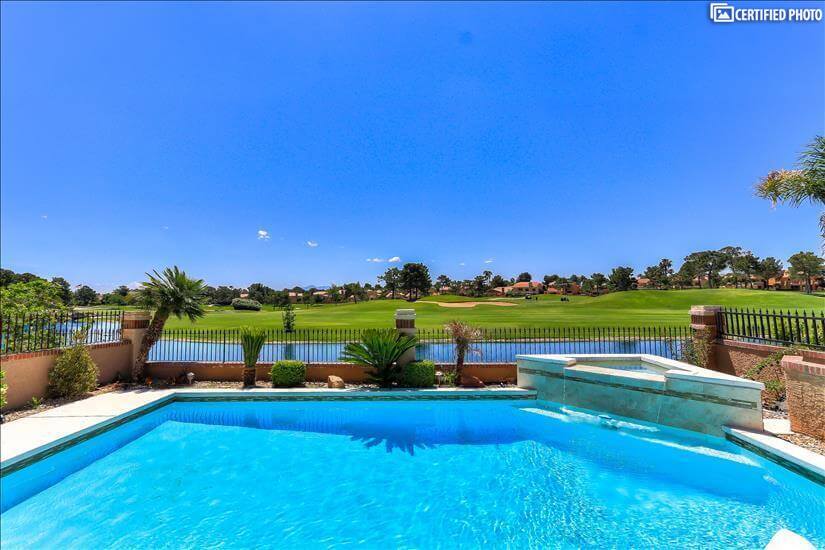 Stunning Golf Course! View, Pool 3 bdrms