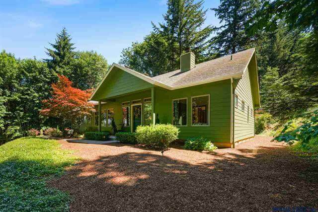 Wooded Home Retreat Close-in to Salem