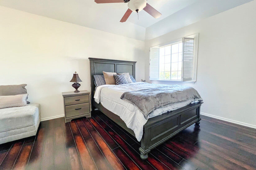 3rd guest bedroom with queen sized bed