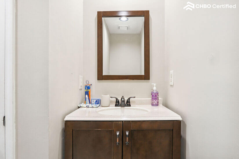 Upstairs King bath with shower