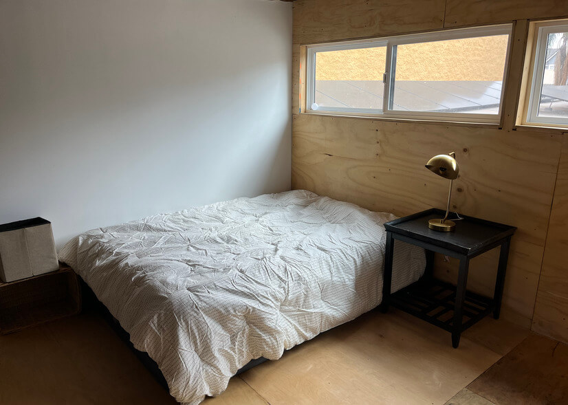 Artsy Classy Beach Side Loft w Amenities