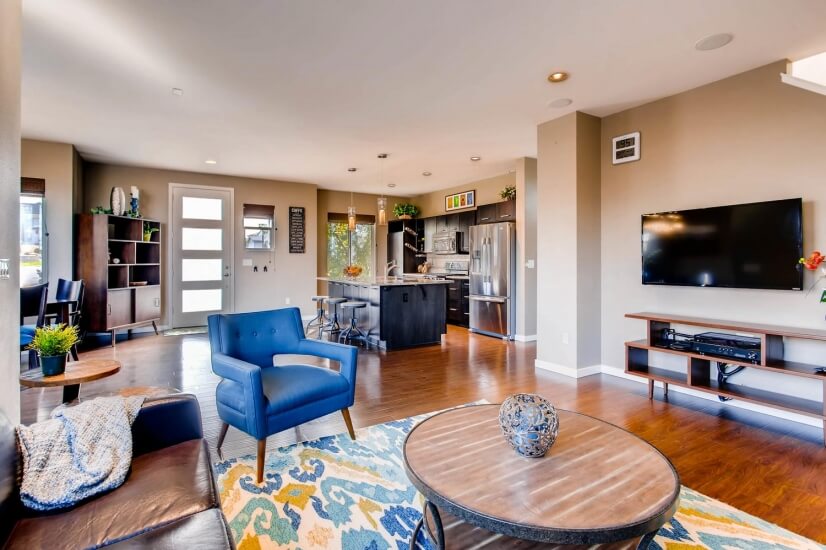 Lounge Room, Apple Tv +