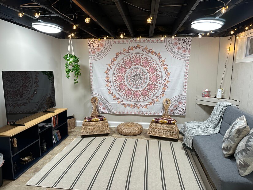 Additional entertainment room, 55 “ TV, sleep