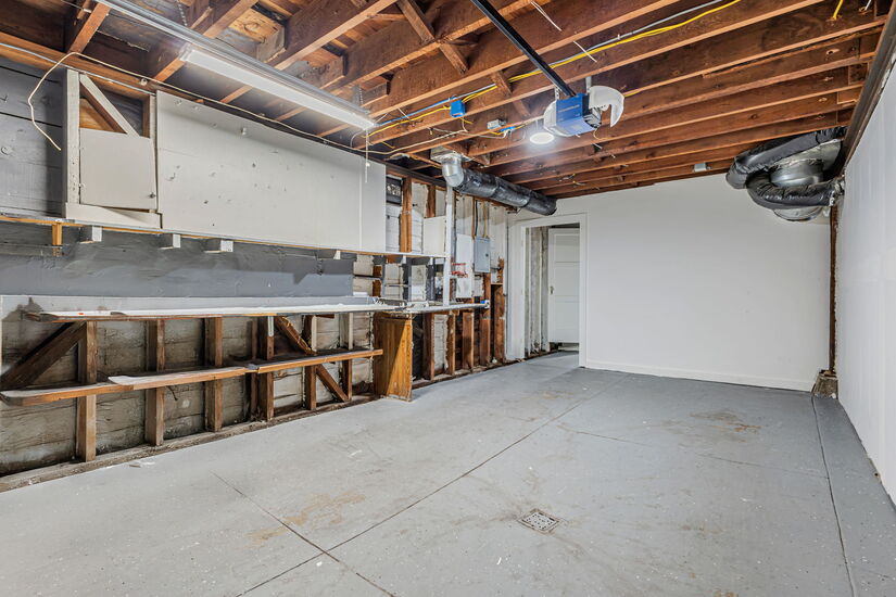 Garage with door leading to washer and dryer