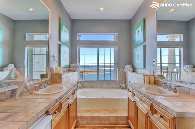 Luxury Lakefront Condo Villa on Travis