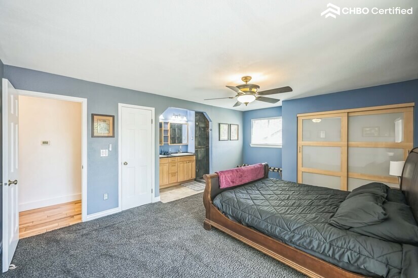 Master bath with separate toilet