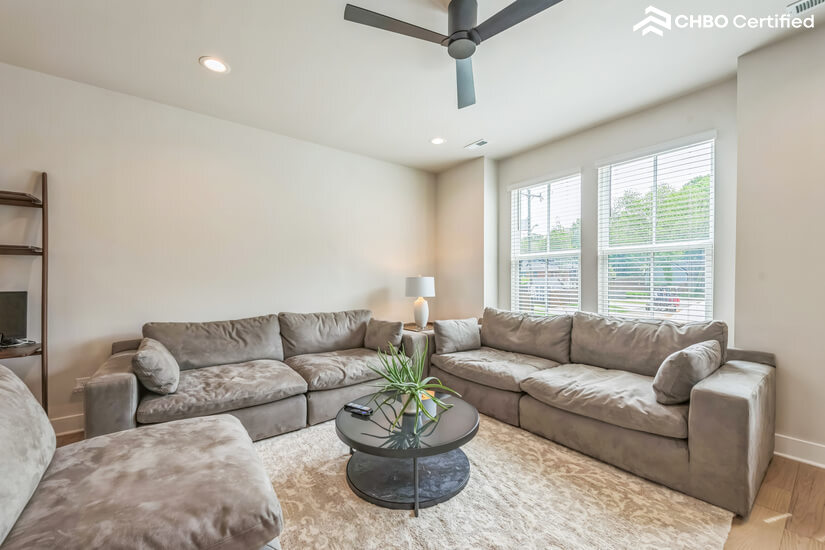 Spacious living room