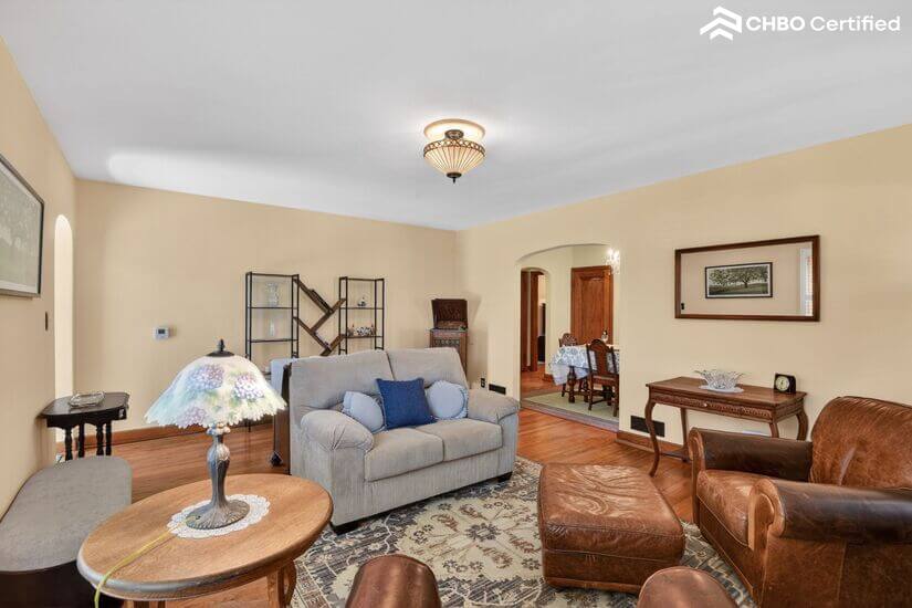 Living room / dining room at right