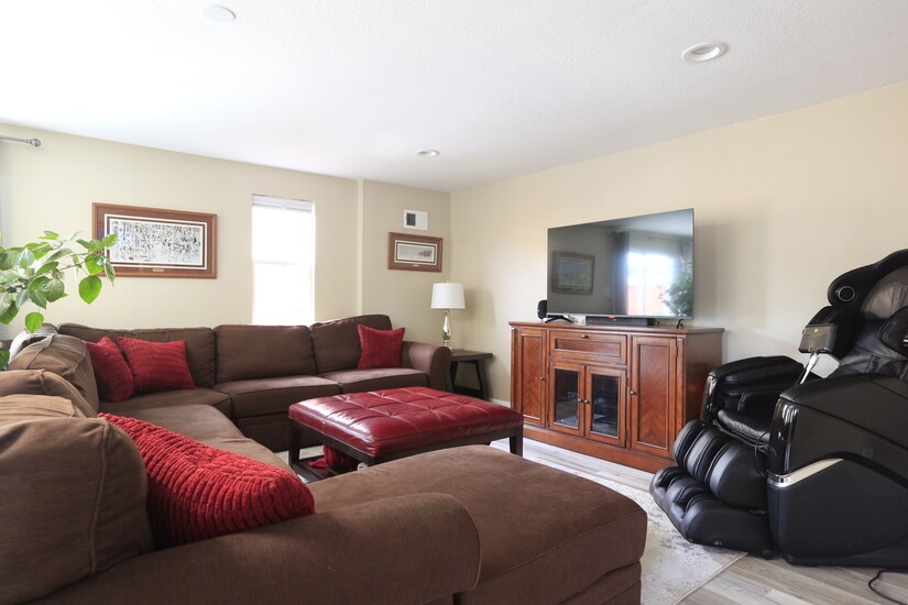 Modern Ranch Beautiful Neighborhood