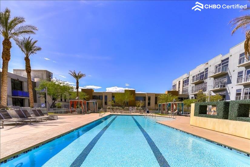 Beautifully Appointed 1 Bdm Condo 9th fl