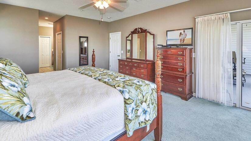 Master bedroom with king bed, TV,