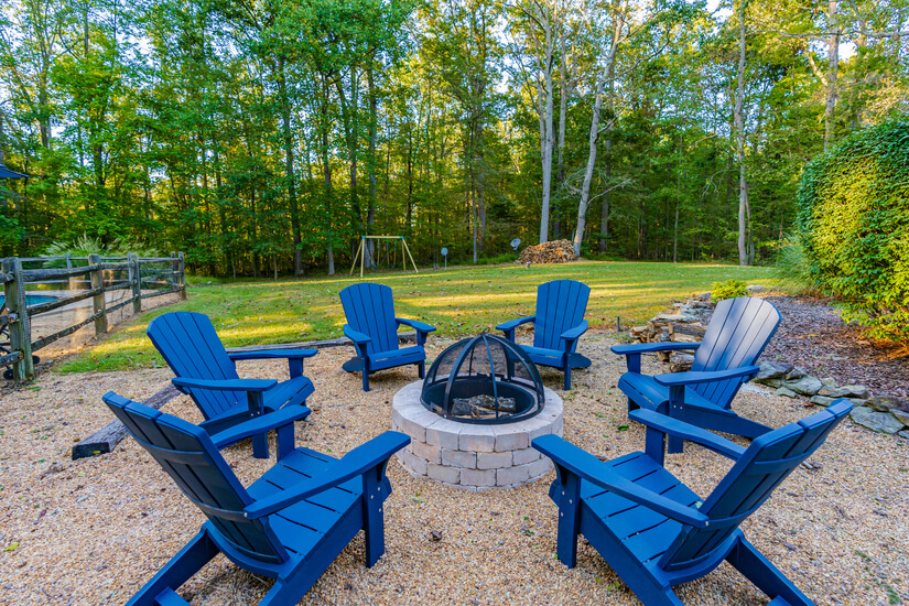 Fire pit with plenty of chairs for Smores