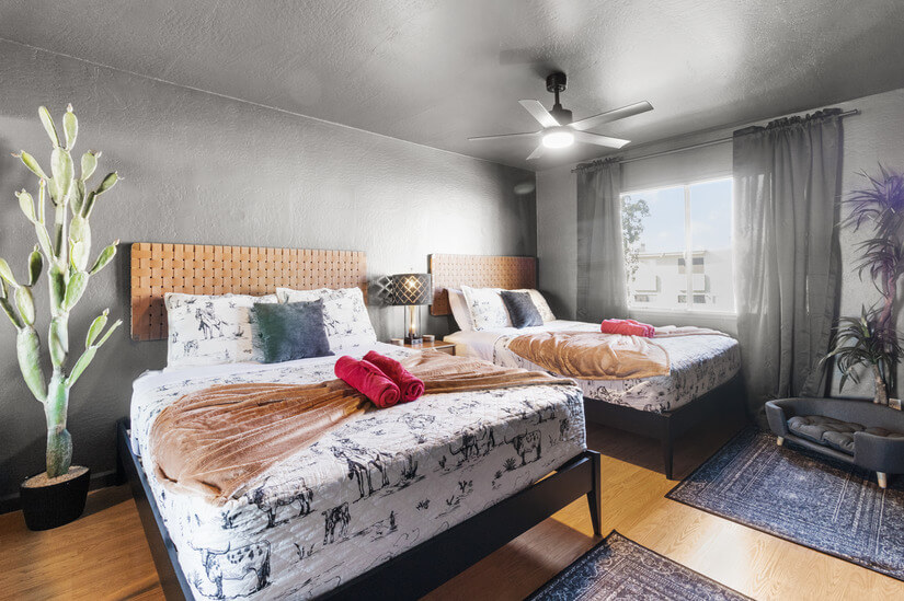 Bedroom 2- Queen Beds.