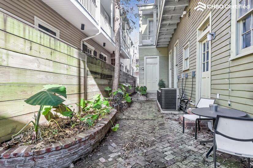 Furnished Lower Garden District Condo
