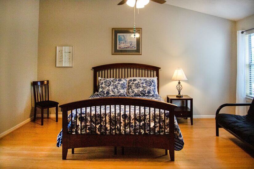 Master Bedroom w/ Queen bed and new 12" memory foam mattress