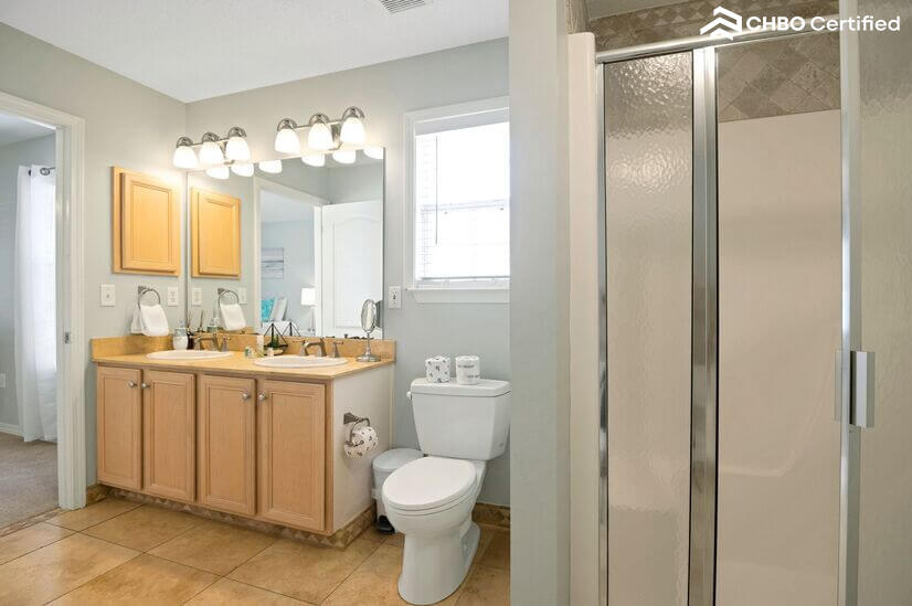 Primary ensuite bathroom with shower and tub