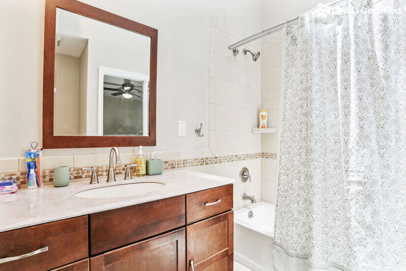 Bathroom for Queen Room