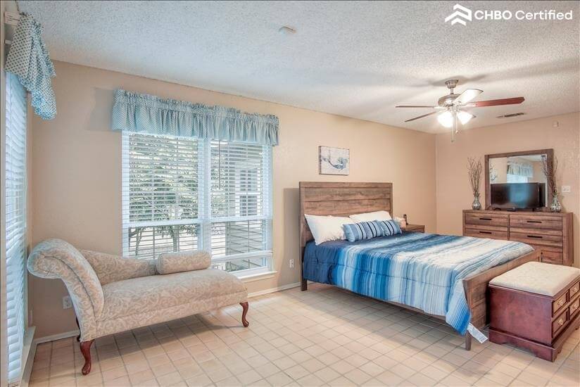 Master bedroom sitting area