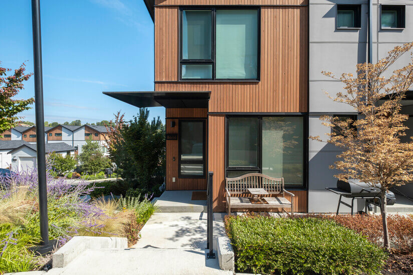 Modern 2BR  Den 3BA  Walk to Train