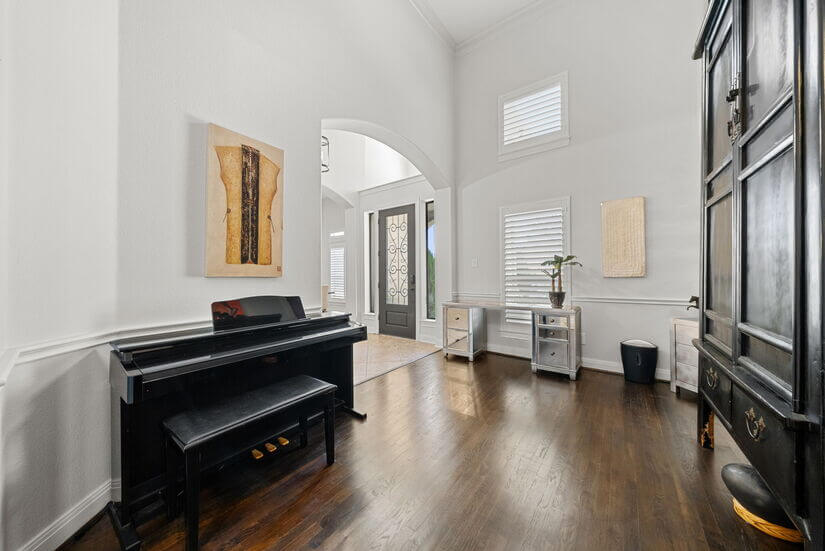 formal living with piano