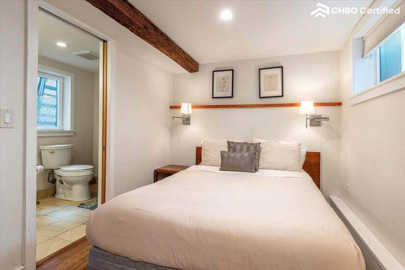 Single Family Home in North Beach