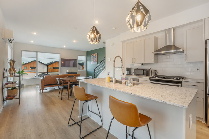 Modern 2BR  Den 3BA  Walk to Train