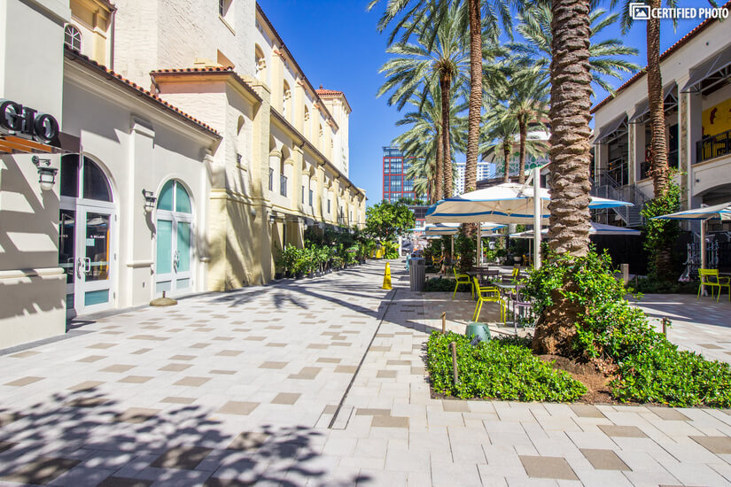 CityPlace shopping and restaurants (5 min walk)