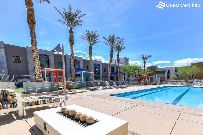 Beautifully Appointed 1 Bdm Condo 9th fl