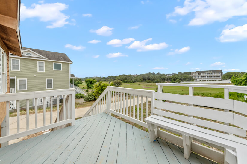 Beautiful front deck w/ golf course views
