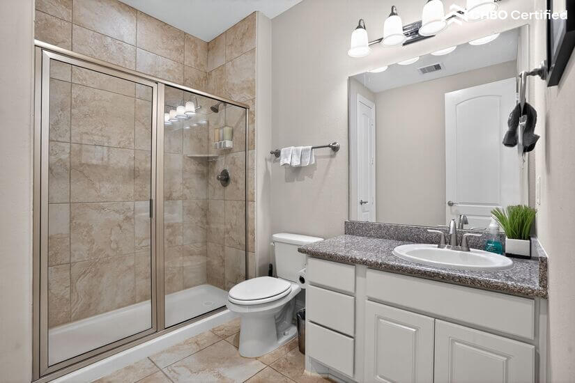 Guest bathroom with modern finishes