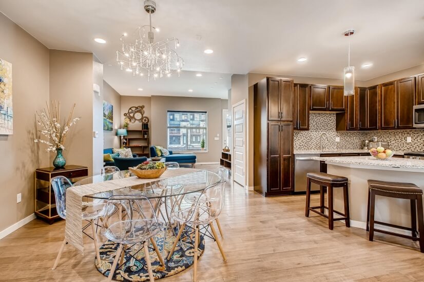 Dining Room - with seating for 6+