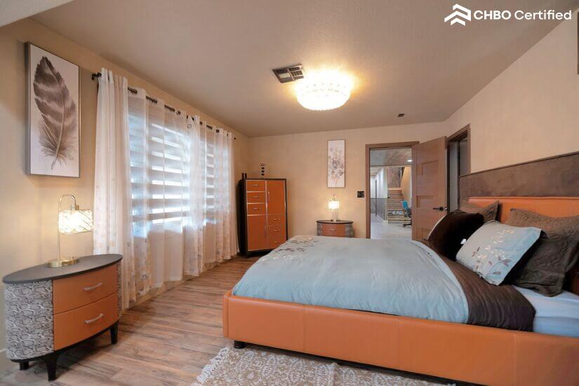 Spacious Cabin with Mountain View