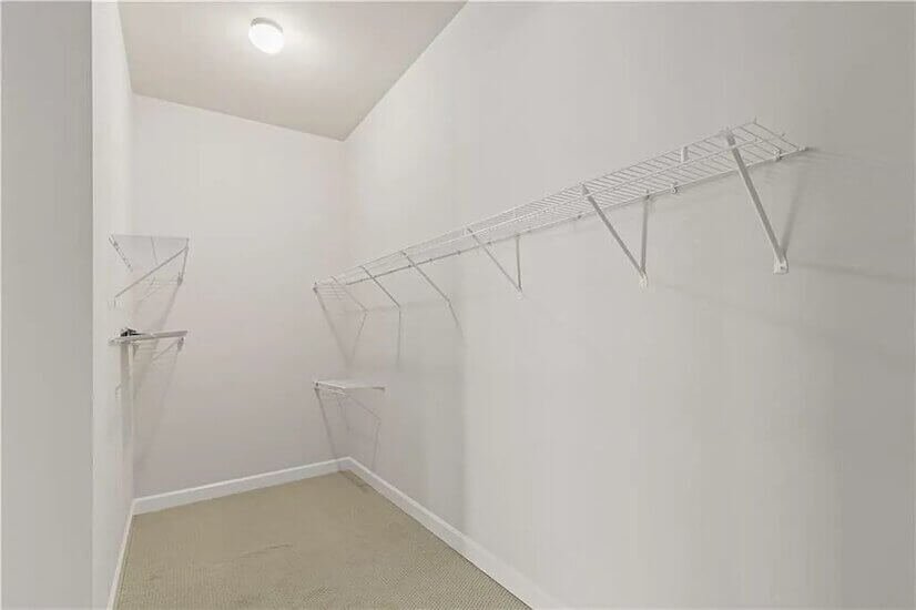 711 Cosmopolitan Dr NE 813