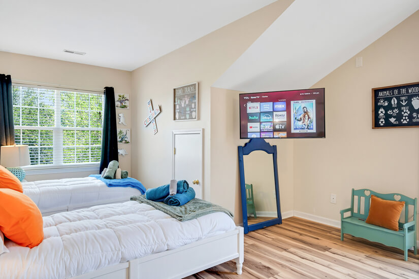 5 Bedroom Home Fence Hot Tub Park Arcade