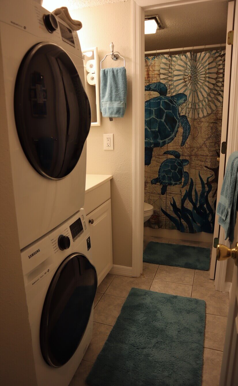 Full Guest bath with washer and dryer in unit
