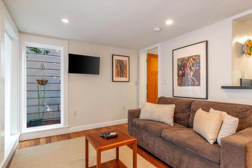 Single Family Home in North Beach