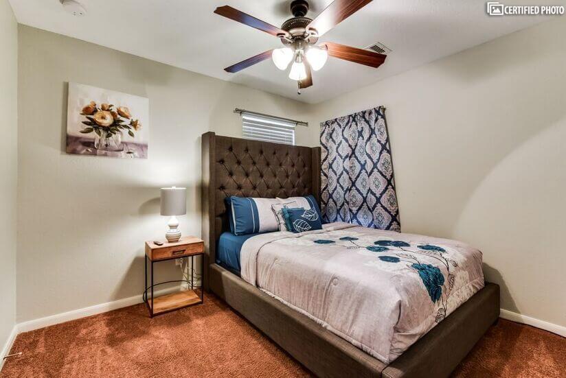2nd Bedroom with queen size bed