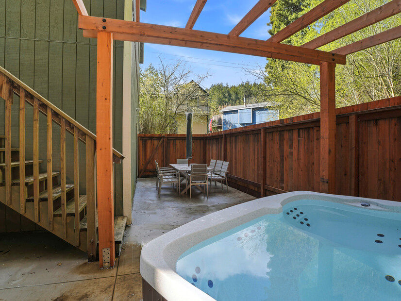 Furnished Luxury 5BR Retreat w Hot Tub