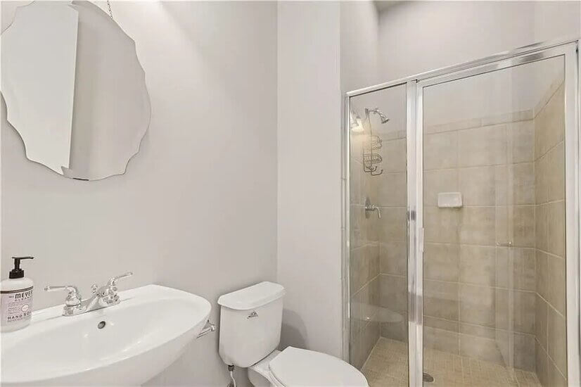 711 Cosmopolitan Dr NE 813