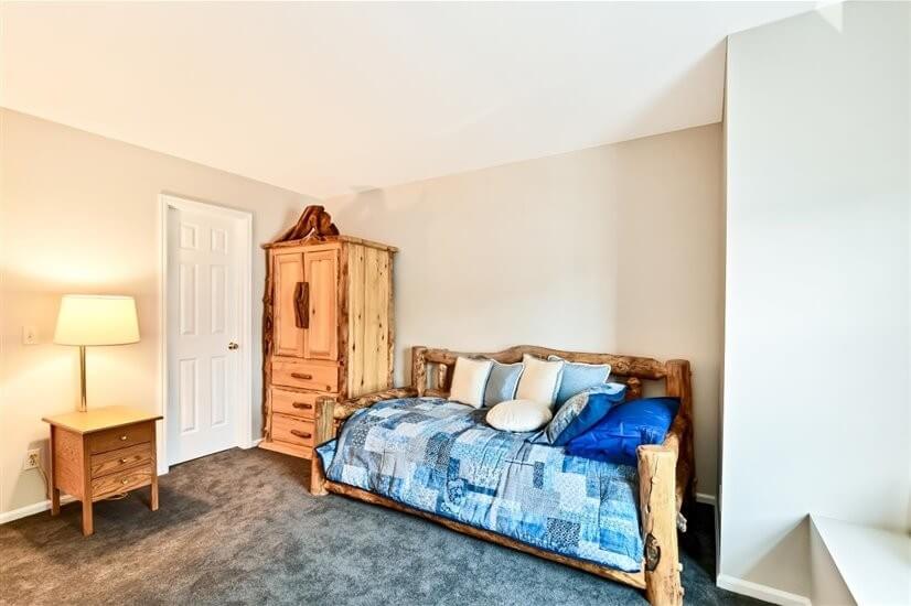 Furnished 4 Bdrm 3 Bath Townhome