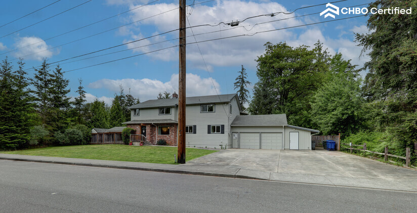 Front Yard with RV/Boat parking