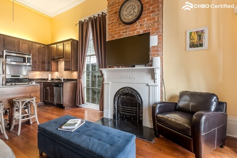 Furnished Lower Garden District Condo