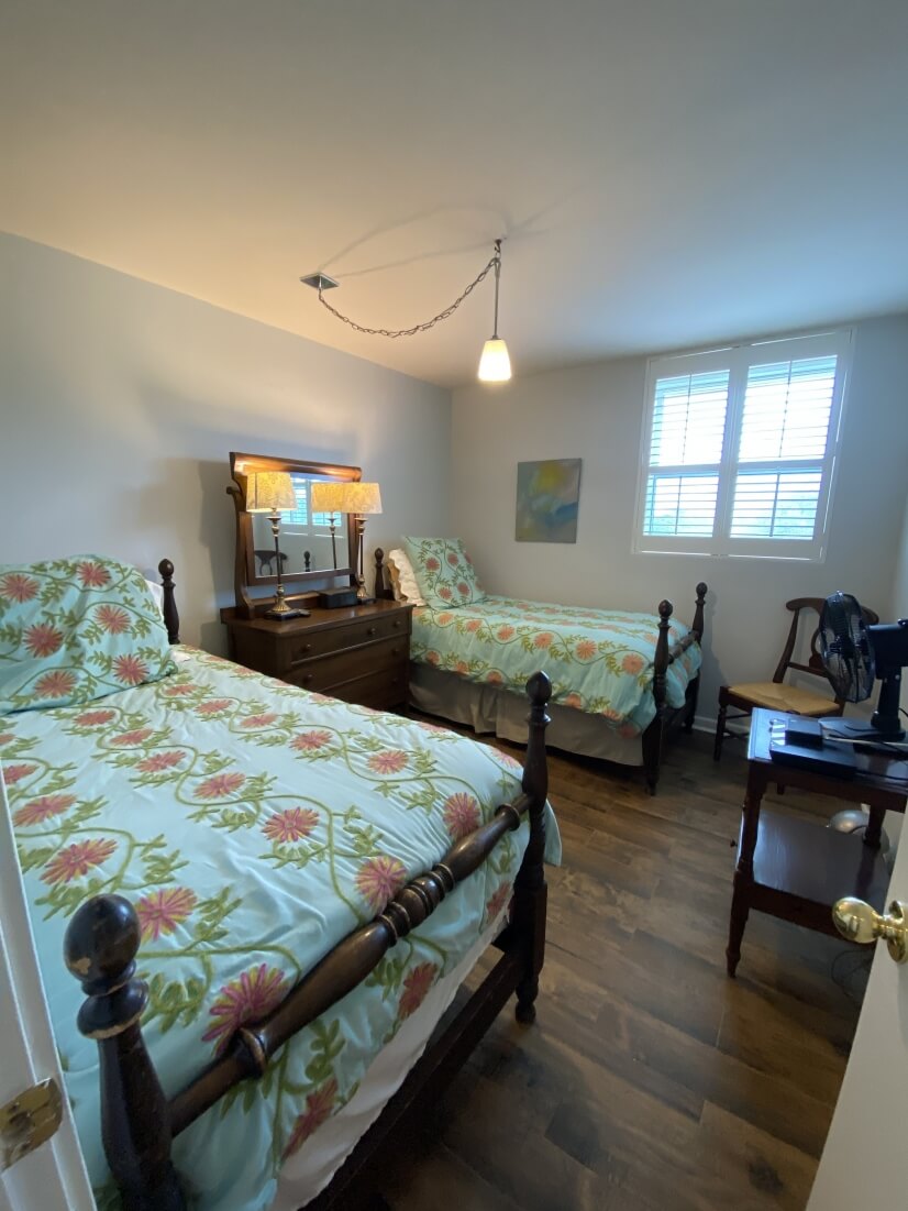 Bedroom 3 with two twin beds