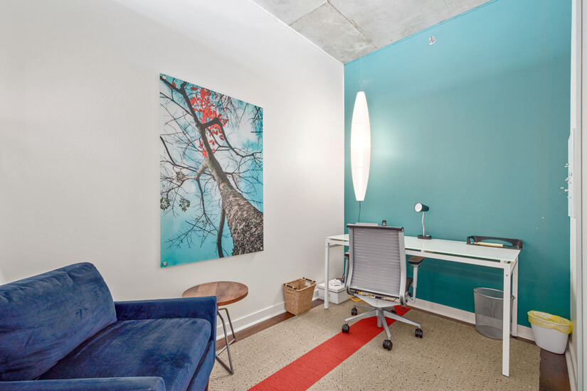 39th Floor Spire 1 bedroom with Sky Club