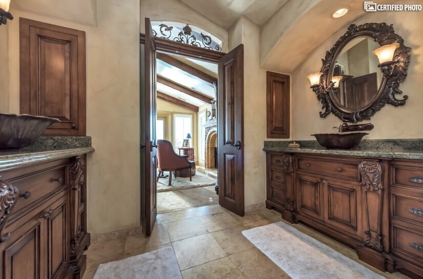 King and Queen vanities with granite and space