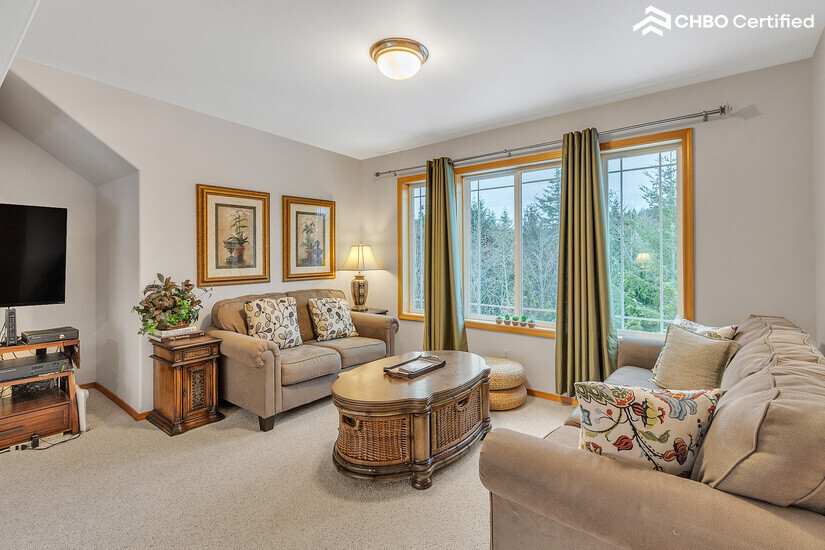 Bonus Room Rental private room and living room