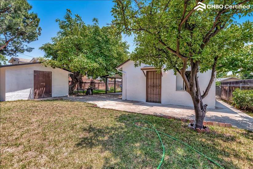 Modern Cozy house - Relaxing Backyard