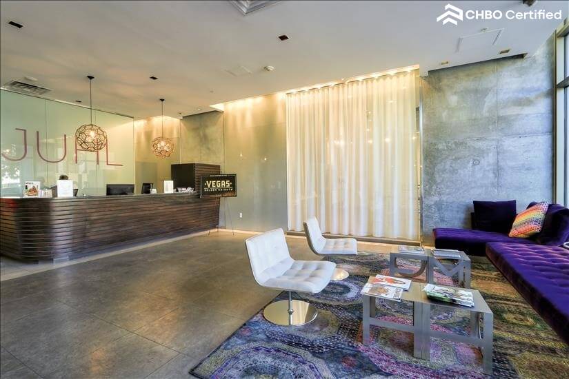 Beautifully Appointed 1 Bdm Condo 9th fl