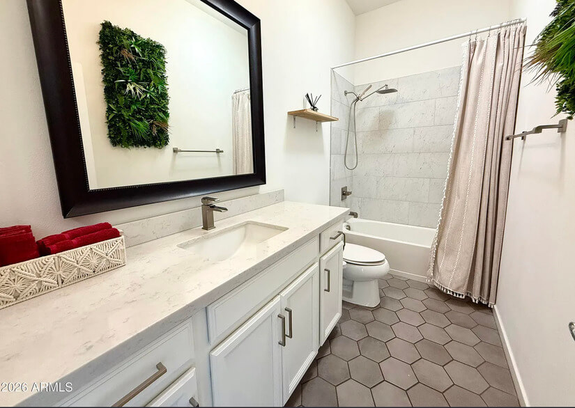 bath w/ double vanity